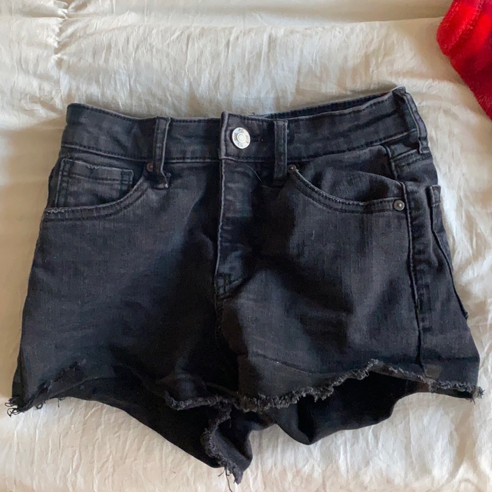 Kind of used,black washed denim shorts-great condition-mid rise fray-size 00/W23